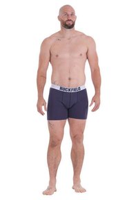 Boxer shorts pour hommes en bleu marine avec une ceinture blanche Ruckfield. Le tissu semble lisse et extensible, avec un design ajusté pour plus de confort.