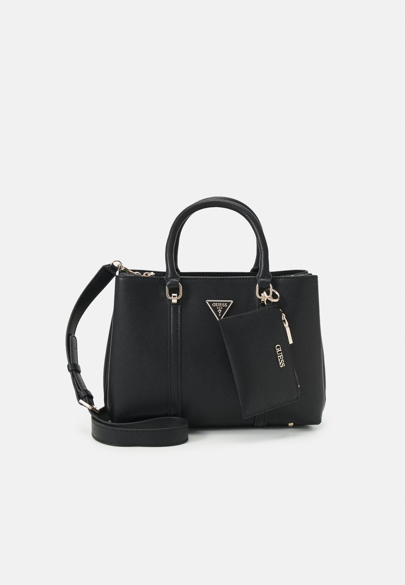 Sac à main Guess en cuir noir avec poignées supérieures, bandoulière amovible et pochette assortie zippée attachée par une quincaillerie dorée.