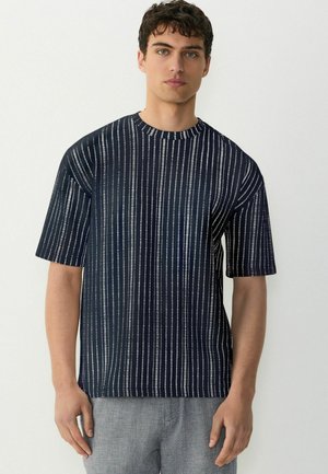 TEXTURED VERTICAL STRIPE - Trükipildiga T-särk - navy blue