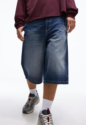 Bershka SKATER WIDE - Denimové šortky - dark blue