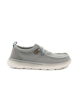 Sneaker grigia in rete con punta rotonda, design slip-on, suola chunky bianca e un piccolo accent blu sul tallone. Presenta il marchio Jeep.