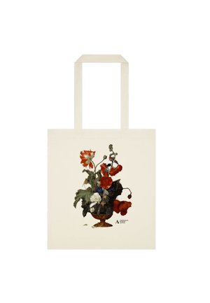 Cremefarvet taske med trykt blomsterarrangement i vintage-stil i en dekorativ vase med røde, hvide og blå blomster.