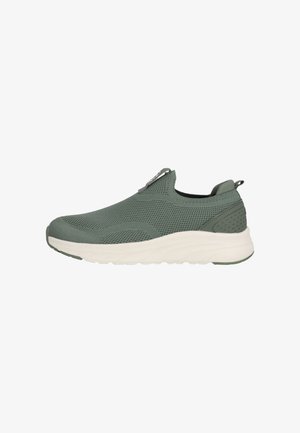 Groene mesh slip-on schoen met een gestructureerde bovenkant, witte tussenzool en accentdetails op de hak. Voorzien van een trekhandvat voor gemakkelijk aantrekken.
