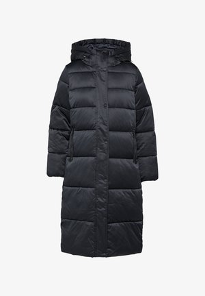 Manteau noir long en duvet avec capuche, présentant un design matelassé, des boutons-pression et des poches zippées sur les côtés. Fini lisse et mat.