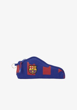 Niebiesko-czerwony piórnik z zamkiem błyskawicznym, charakteryzujący się teksturowanym wzorem i wyraźnym logo FC Barcelona z przodu.