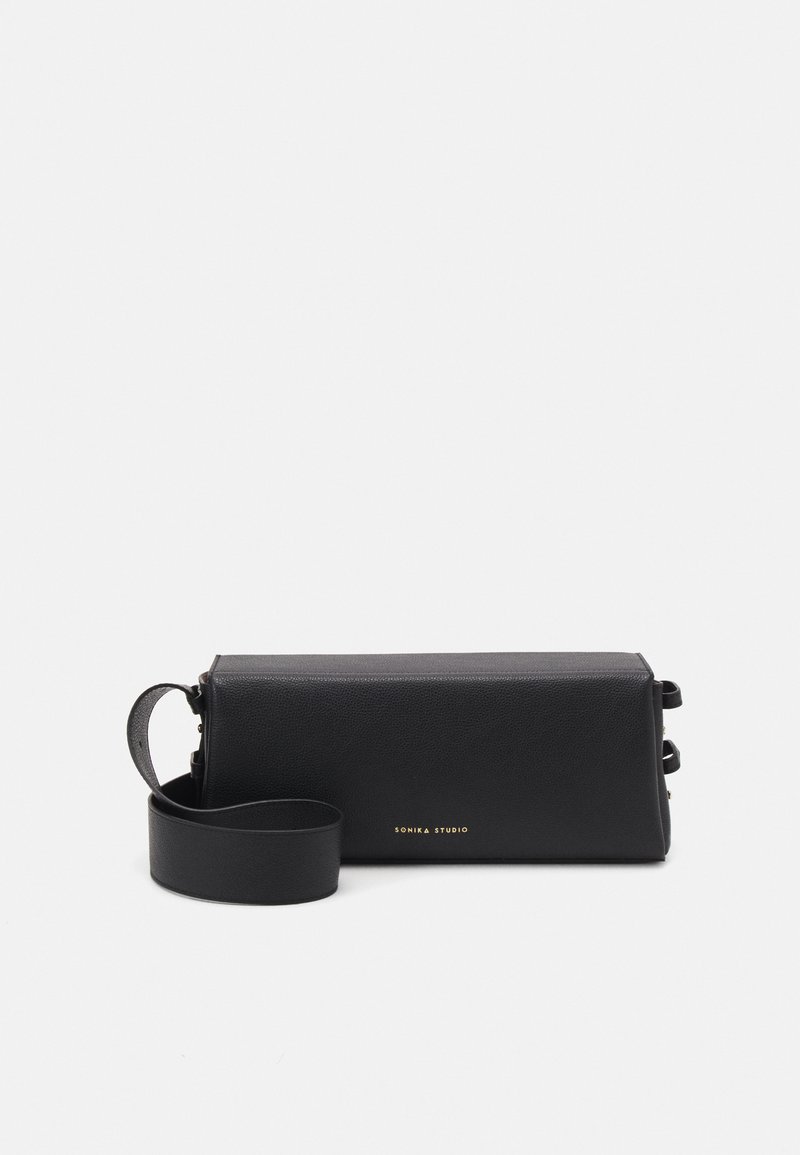 Sonika Studio - SOTHÉARY BAGUETTE BAG - Torba čez telo - black, Povečajte