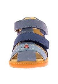 Sandalo blu in pelle con due cinturini regolabili, suola in gomma arancione, cuciture decorative rosse e design aperto sulla punta.