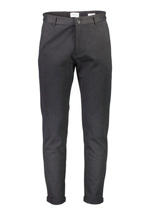 Schmal geschnittene, dunkelgraue Hose aus weichem Stoff, mit Knopfverschluss, Gürtelösen und hochgekrempelten Beinen. Glatte Textur ohne Muster.