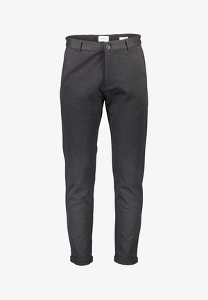 Schmal geschnittene, dunkelgraue Hose aus weichem Stoff, mit Knopfverschluss, Gürtelösen und hochgekrempelten Beinen. Glatte Textur ohne Muster.