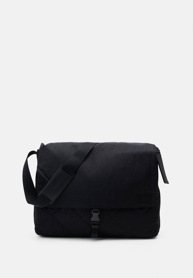 Calvin Klein RHOMBUS QUILT XL CROSSOVER UNISEX - Skulderveske - black