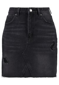 Černá džínová sukně s předními kapsami, poutky na opasek, distressed trhlinami na předních stranách a detaily s nezpracovaným lemem.