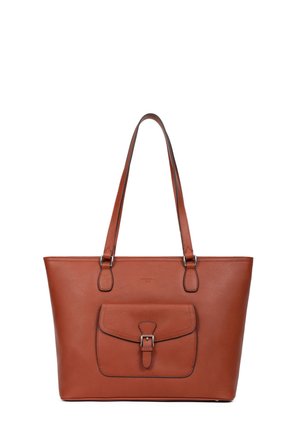Borsa tote in pelle marrone con due manici, forma rettangolare, tasca con pattina frontale e dettaglio fibbia. Texture liscia con cuciture sottili.