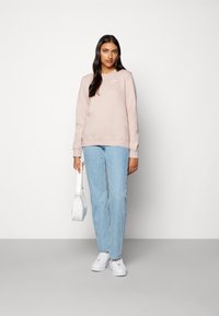 Nike Sportswear - CLUB CREW - Sweatshirt - pink oxford/white - 1