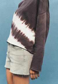 Next SUPER SOFT RAW - REGULAR FIT - Lühikesed teksad - pink tint