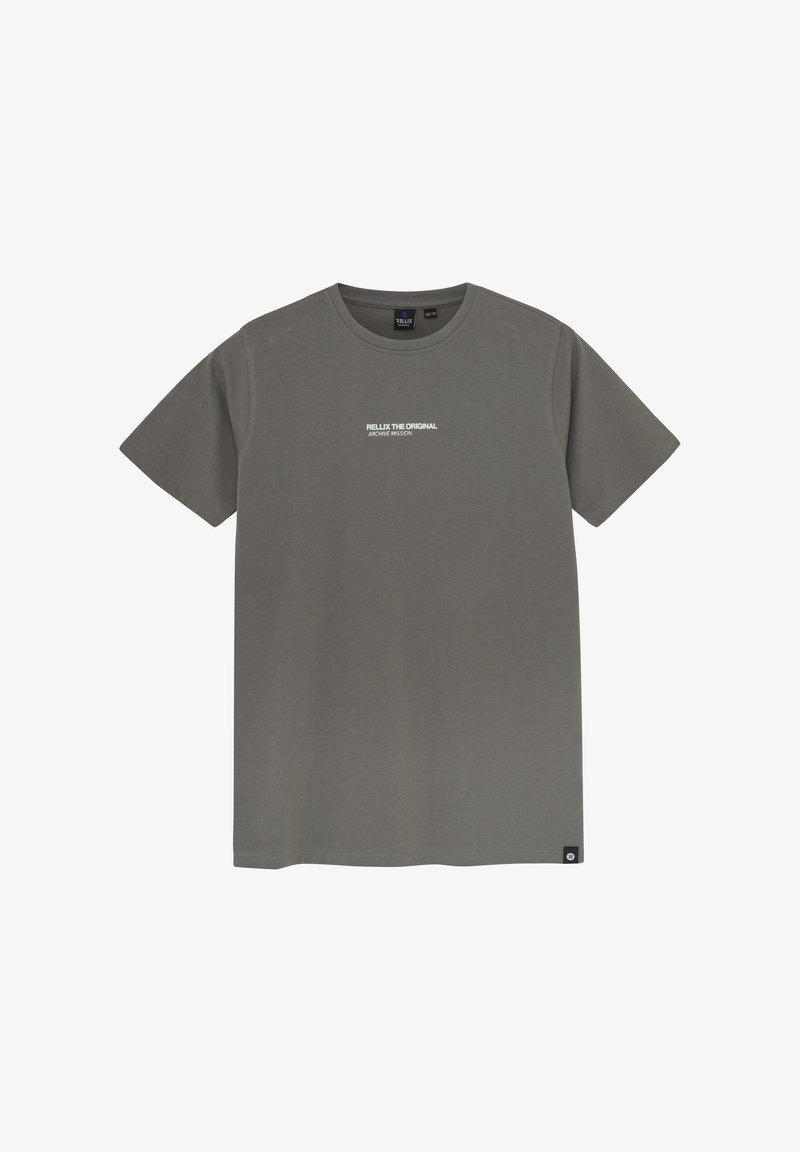 Grijze katoenen t-shirt met een ronde hals en korte mouwen. Voorzien van witte tekst "RELIX THE ORIGINAL ARCHIVE MISSION" op de voorkant.