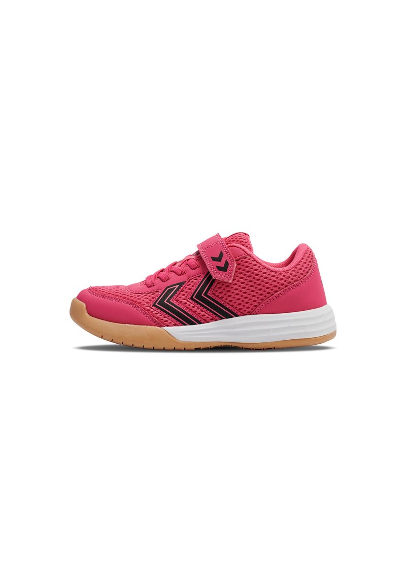 Scarpe sportive rosa realizzate in materiale mesh, con accenti neri e una fascia in velcro, dotate di una suola in gomma per migliorare la trazione.