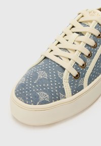Thumbnail Image 6