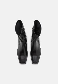 Vagabond Botines - black