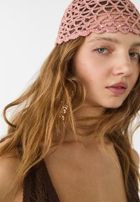 Stradivarius SEQUINNED SKULL - Šešir - light pink