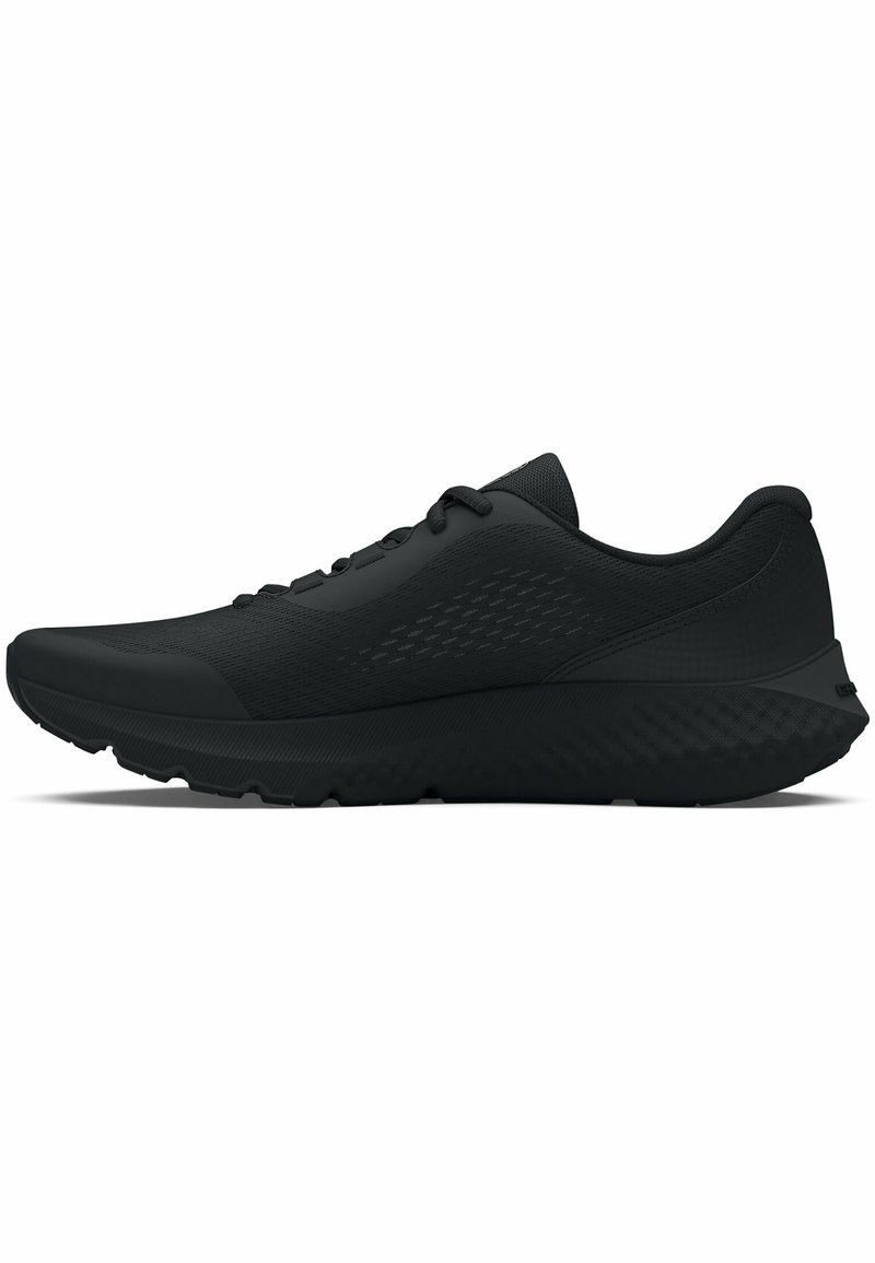 Schwarze Sportschuhe mit einem aerodynamischen Design, strukturiertem Obermaterial und einer gepolsterten Sohle, die ein gemustertes Profil für besseren Halt aufweist.