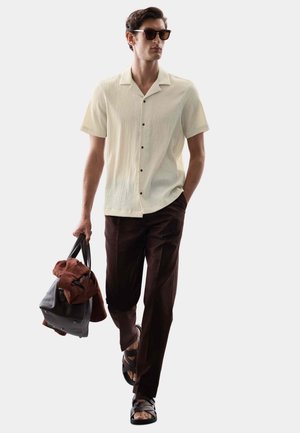 EASY IRON SEERSUCKER - Camicia - stone