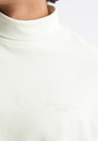 Marc O'Polo DENIM TURTLE NECK RELAXED FIT - Hosszú ujjú felső - silky white