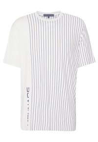 Valkoinen t-paita, jossa on tummansinisiä pystysuoria raitoja, pyöreä kaula-aukko, lyhyet hihat ja teksti yksityiskohtana alaosassa. Pehmeää puuvillamateriaalia.