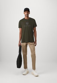 Belstaff SIGNATURE - Marškinėliai su spaudiniu - tile green