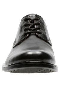 Schwarze Lederdressschuhe mit runder Zehenform, glatter Oberfläche, sechs Schnürlöchern und einer Gummisohle mit horizontaler Textur für besseren Halt.