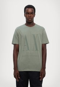 Armani Exchange Marškinėliai su spaudiniu - agave green