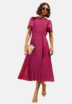 Friends Like These, REGULAR FIT - PLEATED SHORT SLEEVE MIDI DRESS . - Freizeitkleid - pink