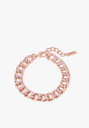 Bracelet en or rose avec un grand design en chaîne, comportant des accents en émail rose en forme ovale, et un fermoir à clip avec une étiquette.