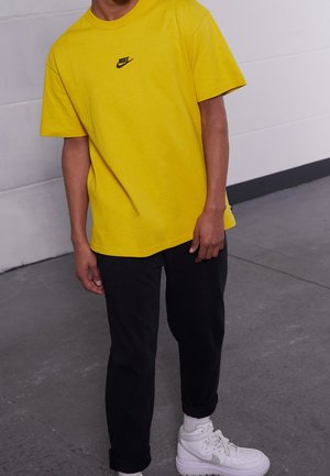 T-shirt - bas - dark yellow