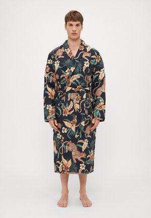 Accappatoio floreale e leopardato in navy scuro con maniche lunghe, cintura in vita e motivi a foglia; tessuto morbido con una texture liscia.