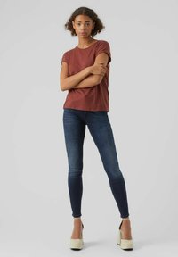 Vero Moda VMAVA PLAIN - T-shirts basic - sable