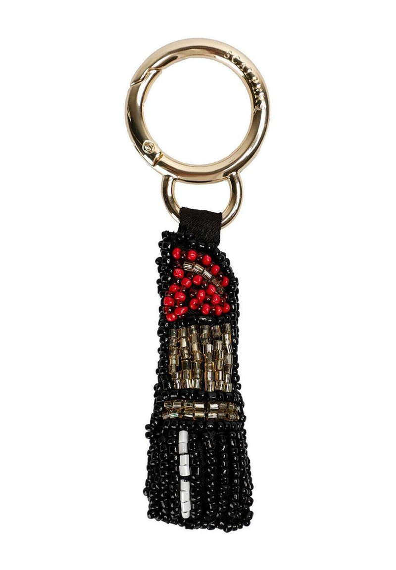 Llavero de cuentas con diseño de lápiz labial en negro, rojo y dorado, sujeto a un anillo metálico dorado. Detalles texturizados y coloridos que aumentan la visibilidad.