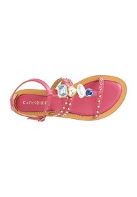 Sandal in pelle rosa con più cinturini e borchie dorate. Presenta pietre decorative colorate di varie forme lungo la parte anteriore. Suola marrone.