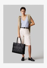 Επιλέχθηκε, black