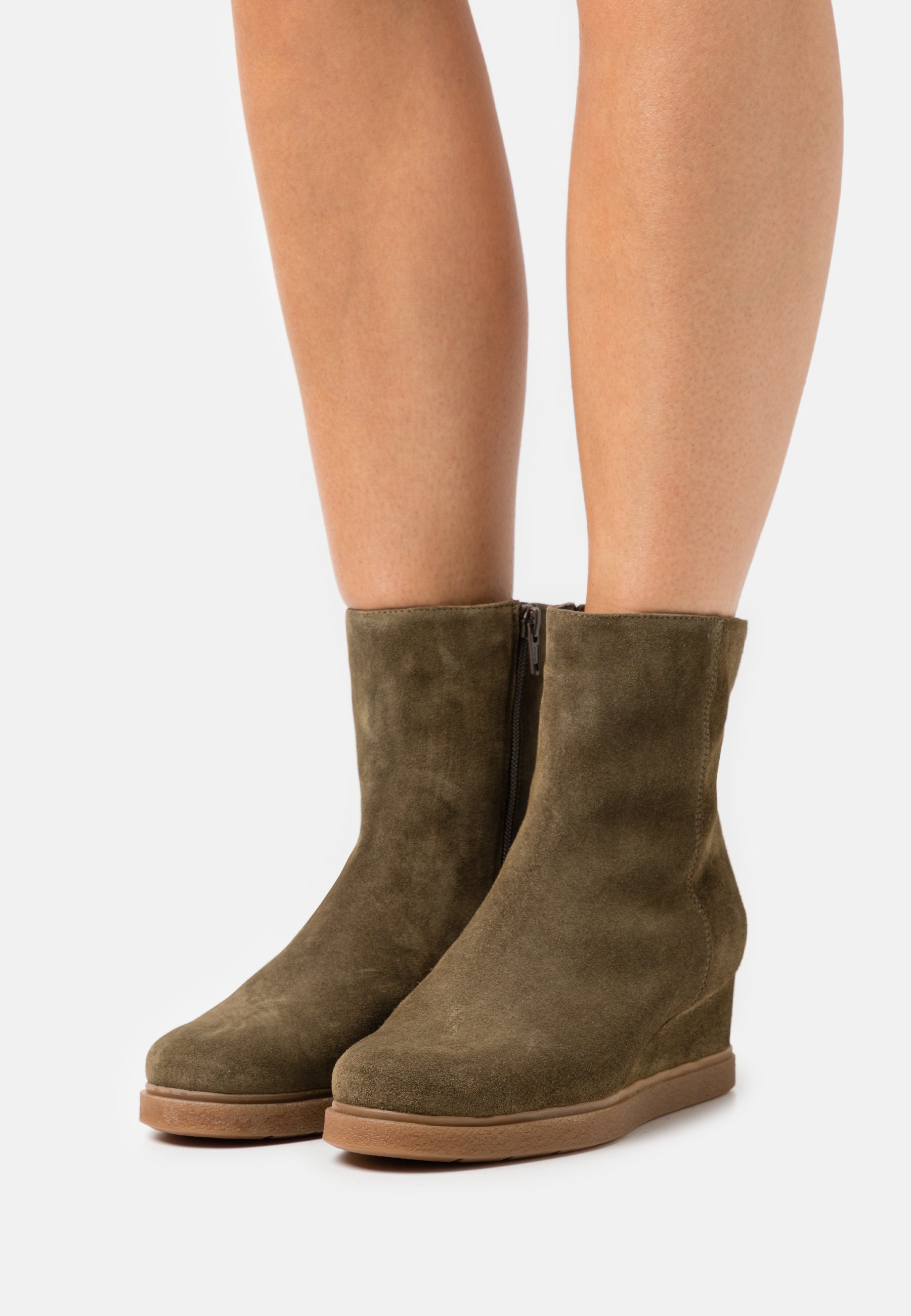 Unisa JUSTEL - Botines de cuña - hunter/caqui - Zalando.es
