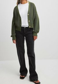 NA-KD Strickjacke - khaki