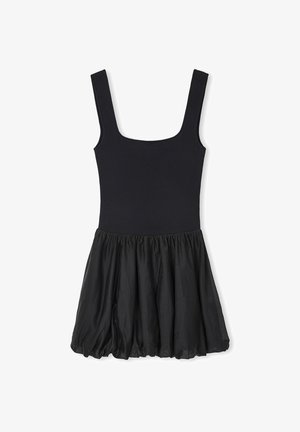 Černé šaty s čtvercovým výstřihem a širokými ramínky. Upevněný živůtek přecházející do rozšířené, nařasené sukně. Hladká textura po celém povrchu.