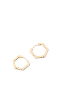 Boucles d'oreilles créoles hexagonales en or avec des accents en cristal le long d'un bord et une fermeture à charnière. Fini métallique lisse.