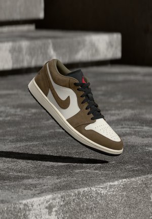 Jordan, AIR JORDAN 1 - Baskets basses - palomino/black/phantom/sail/university red