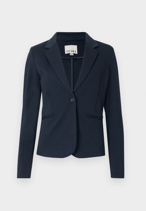 Mörkblå skräddarsydd blazer i slät tyg, med enstaka knappstängning, två framfickor och klassisk slagkrage.