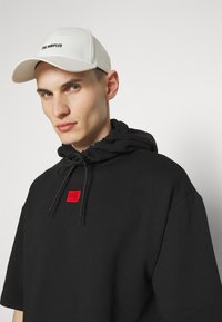 HUGO DRESLEY - Paprasti marškinėliai - black