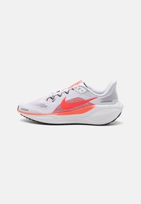 Não selecionado, white/bright crimson/magic ember/black