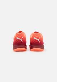 Puma ACCELERATE NITRO SQD - Handbalschoenen - glowing red/white/dark crimson/black