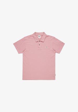 Różowa bawełniana koszulka polo z kołnierzykiem, krótkim rękawem i małym logo na lewej piersi. Gładka faktura i klasyczny fason.