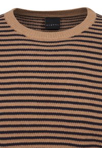 Beige und marine gestreifter Strickpullover mit einem gerippten Rundhalsausschnitt und einer glatten Textur. Das Etikett "bugatti" ist im Kragen sichtbar.
