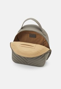 Pinko LOVE CLICK CLASSIC - Turistinė kuprinė - taupe